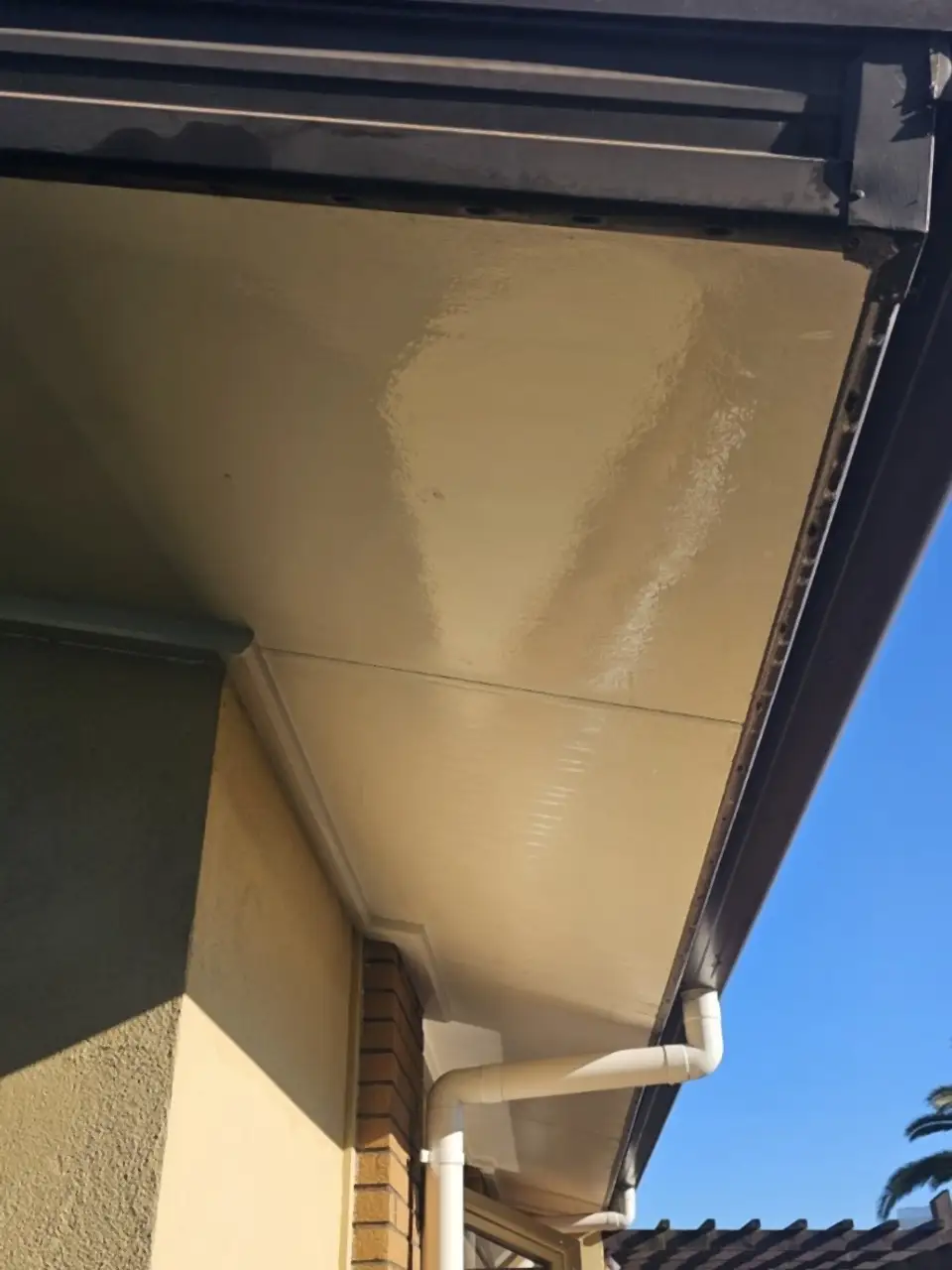 After: The same soffit clean and pale